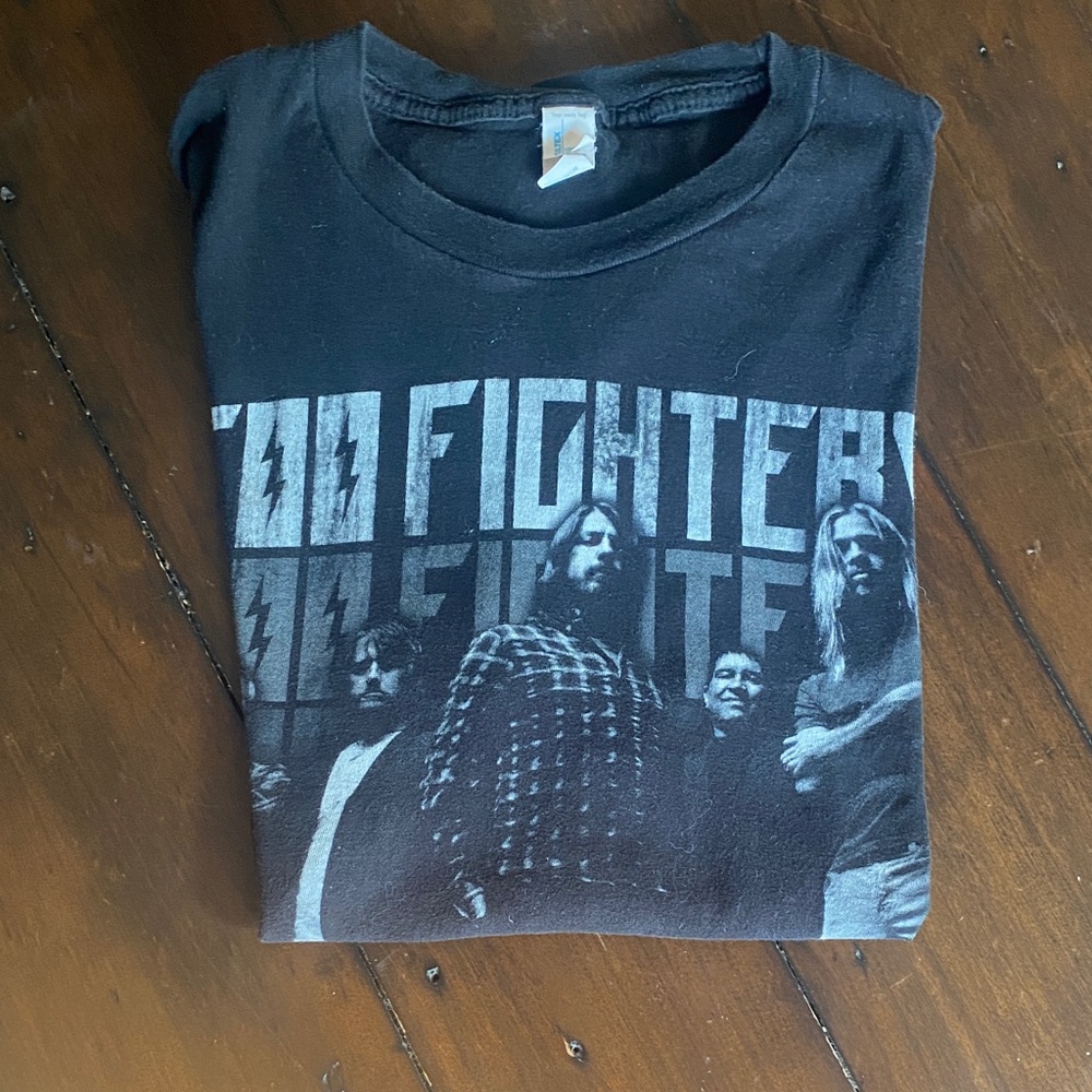 Foo Fighters concert tee 2011 small